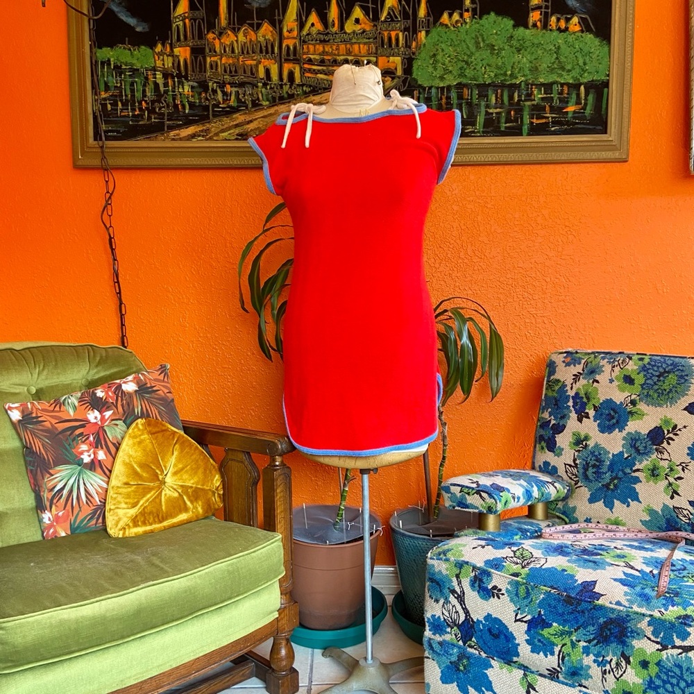 🍒 Delicious 1970s cherry red, terrycloth, mini dress 🍒